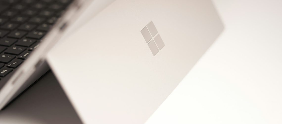 white-laptop-computer-on-white-table